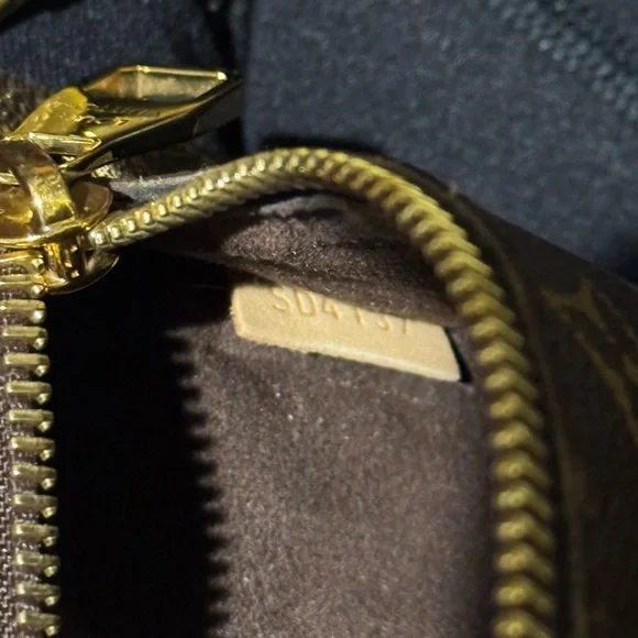 Louis Vuitton Monogram Pochette Metis - Picture 16 of 16